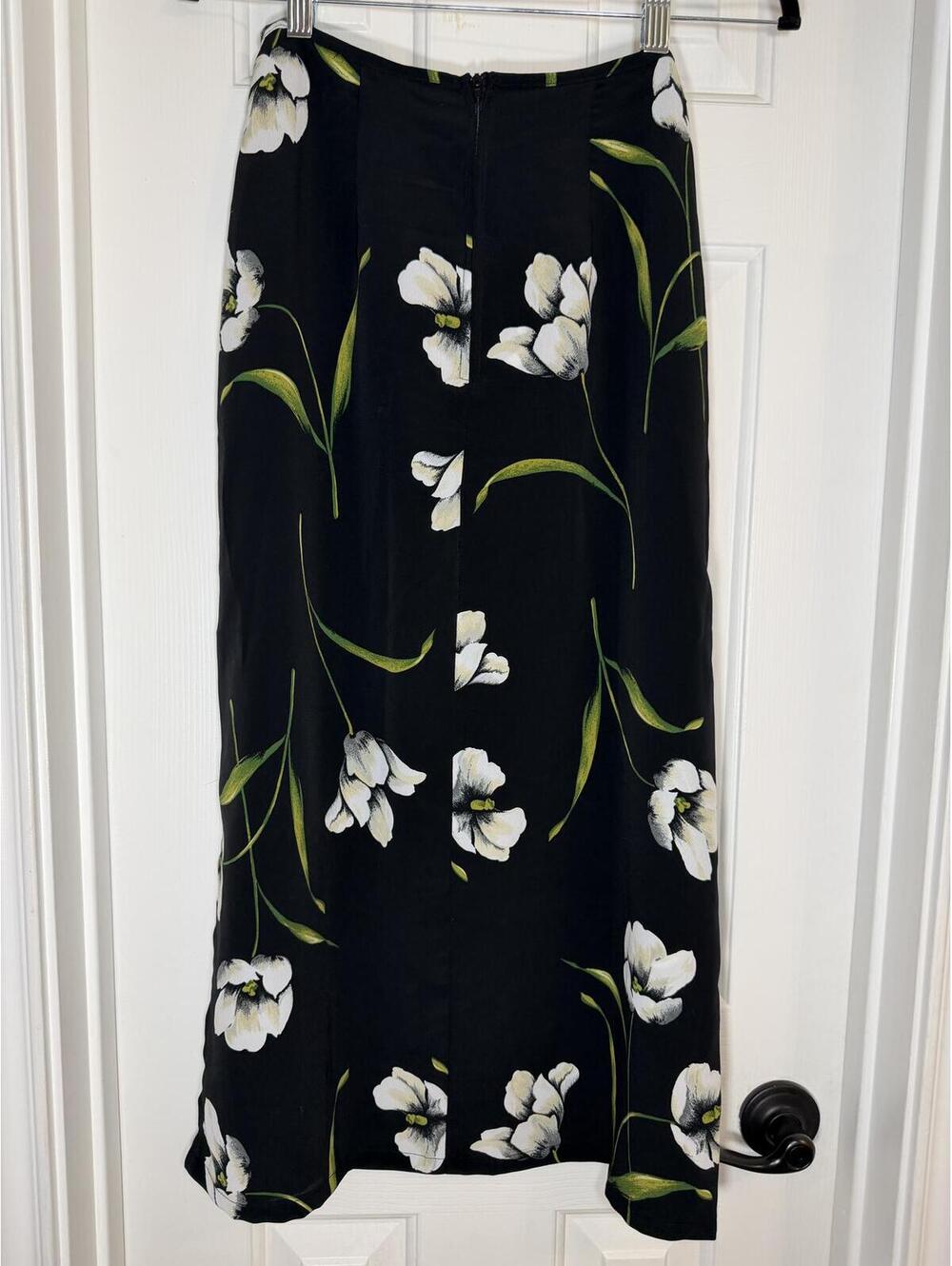 Rikki J Women’s Black Floral Pencil Skirt – White Tulip Print, midi, Size 9